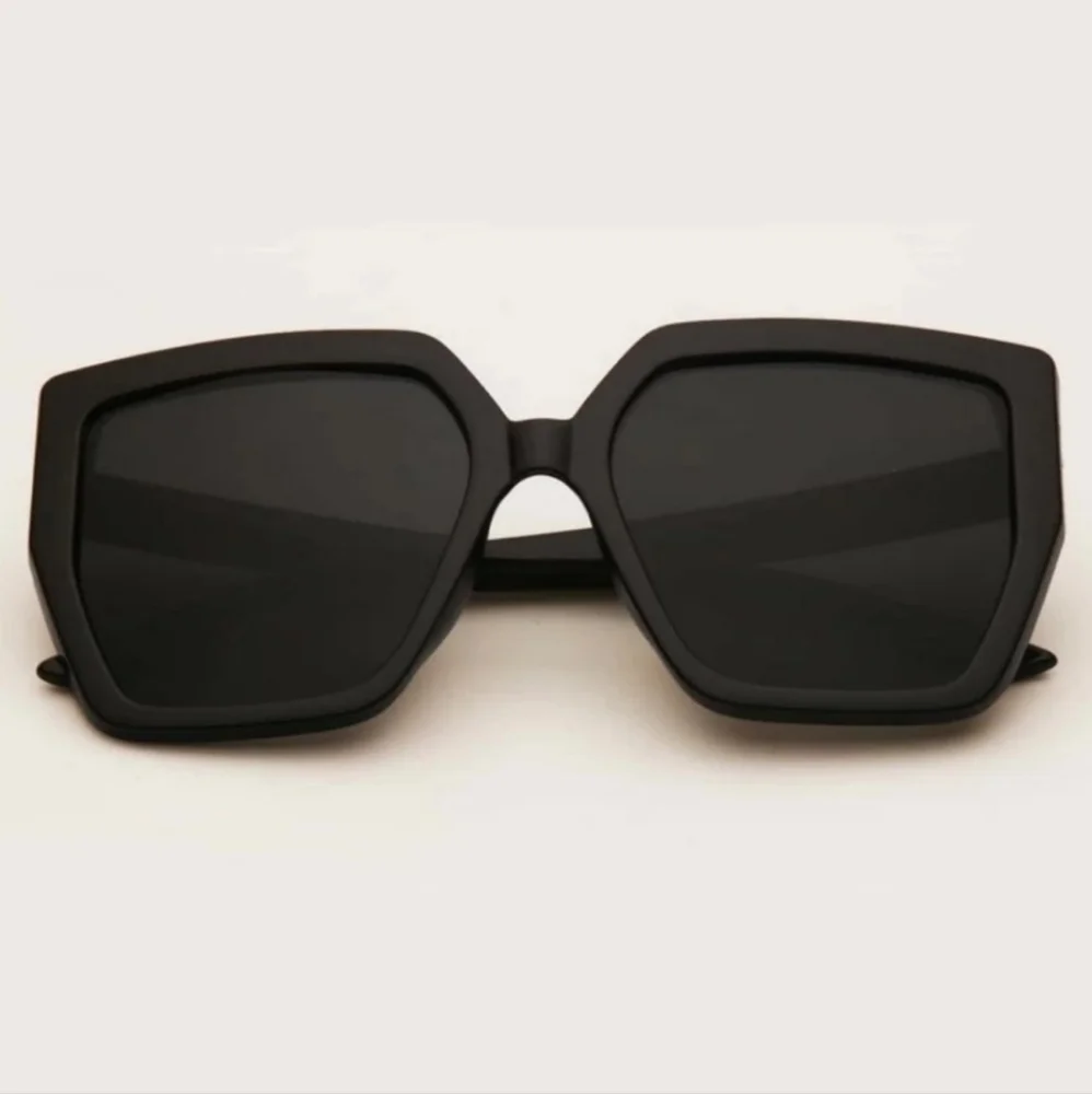 ✨️Last1❗️Black Thick Frame Sunglasses ✨️ - Picture 5 of 11